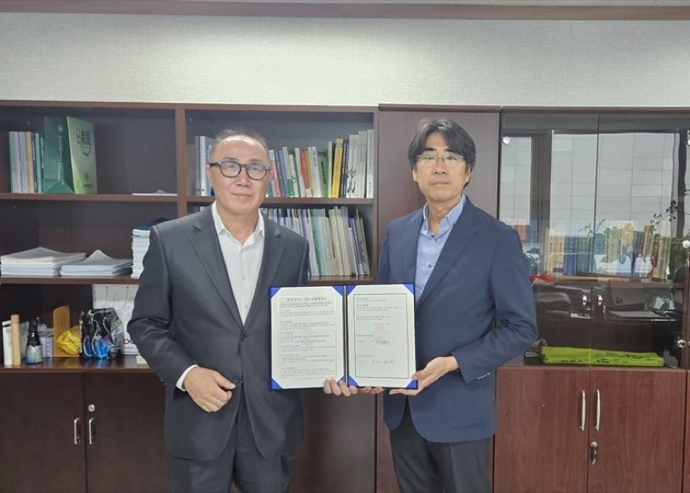 한국도로공사노동조합과 공공상조(주)의 업무협약 체결 기념사진