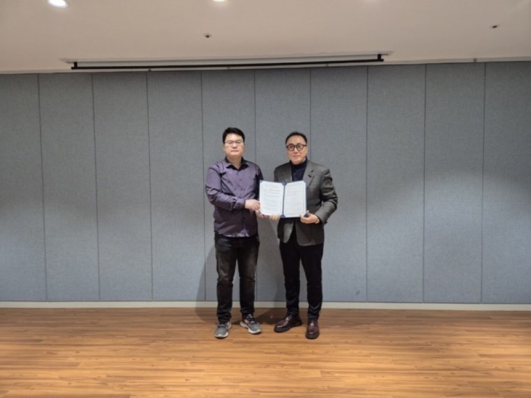 산업기술서비스노동조합과 공공상조(주)의 업무협약 체결 기념사진